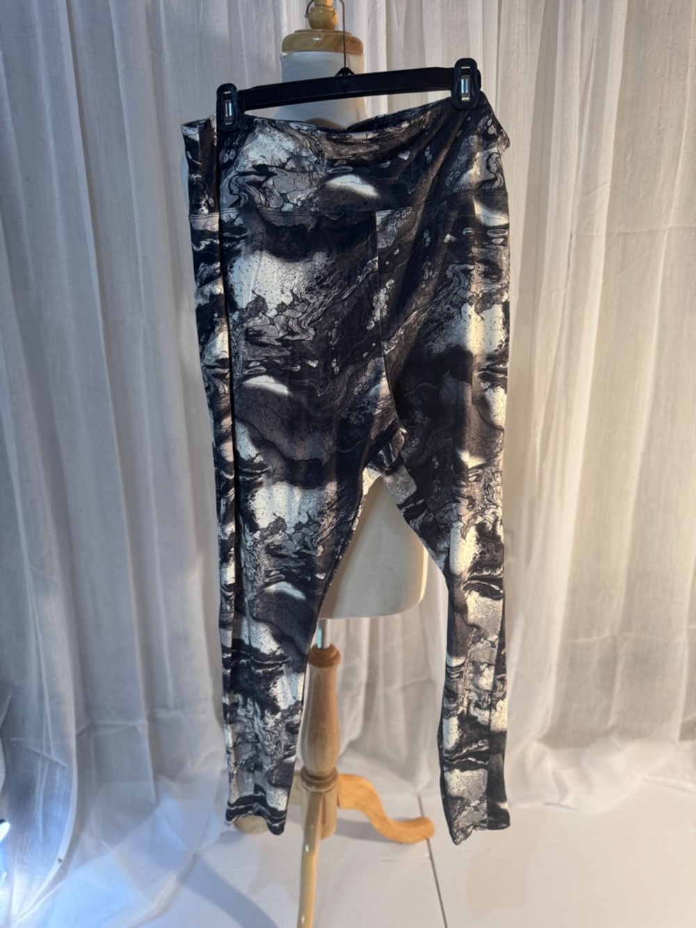 Zone Pro Black Marble-Effect Leggings